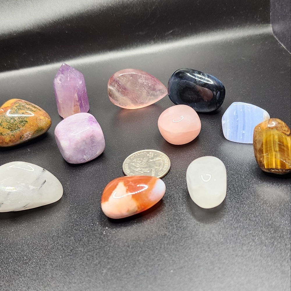 Lot of  Natural Tumbled   Crystals - Picture 3 of 12